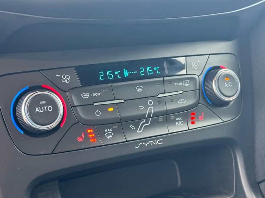 Ford Focus Lim. ST-Line*SYNC*LED*KEYLESS* 03/2018-photo-19