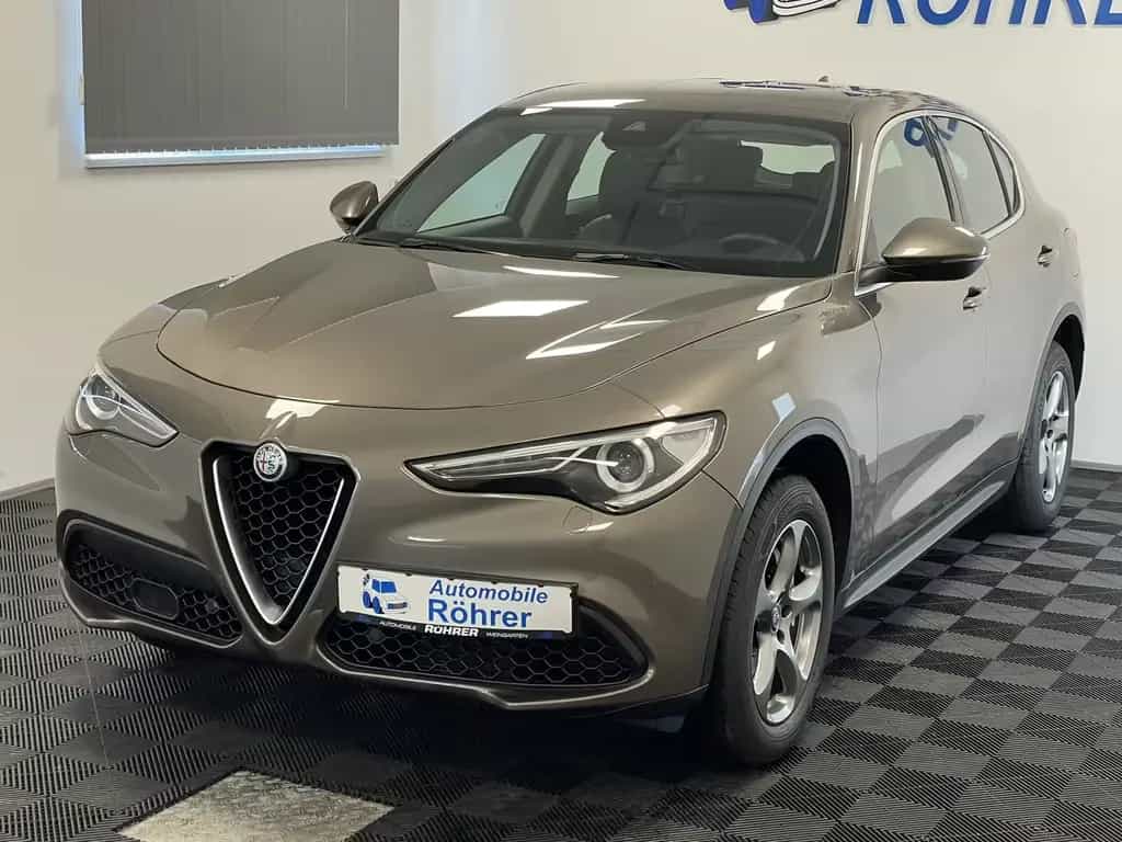 Alfa Romeo Stelvio 2.0 Turbo Super Q4 Navi Kamera Xenon H&K 03/2018-photo-1