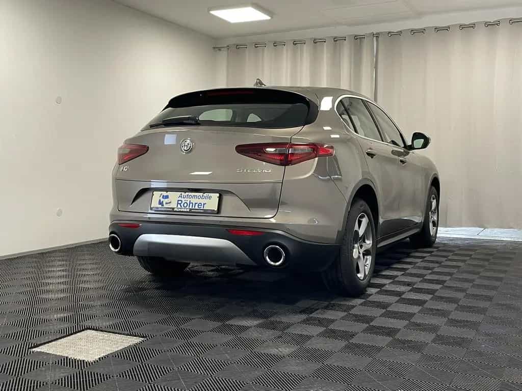 Alfa Romeo Stelvio 2.0 Turbo Super Q4 Navi Kamera Xenon H&K 03/2018-photo-28
