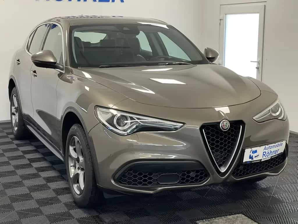 Alfa Romeo Stelvio 2.0 Turbo Super Q4 Navi Kamera Xenon H&K 03/2018-photo-3
