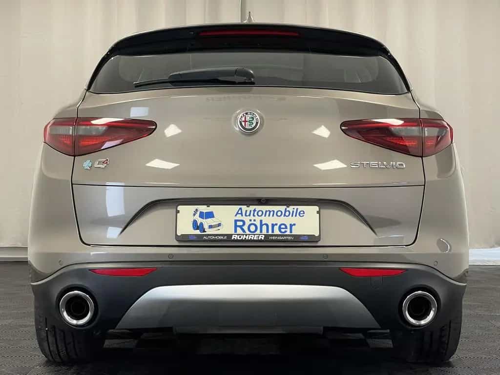 Alfa Romeo Stelvio 2.0 Turbo Super Q4 Navi Kamera Xenon H&K 03/2018-photo-6