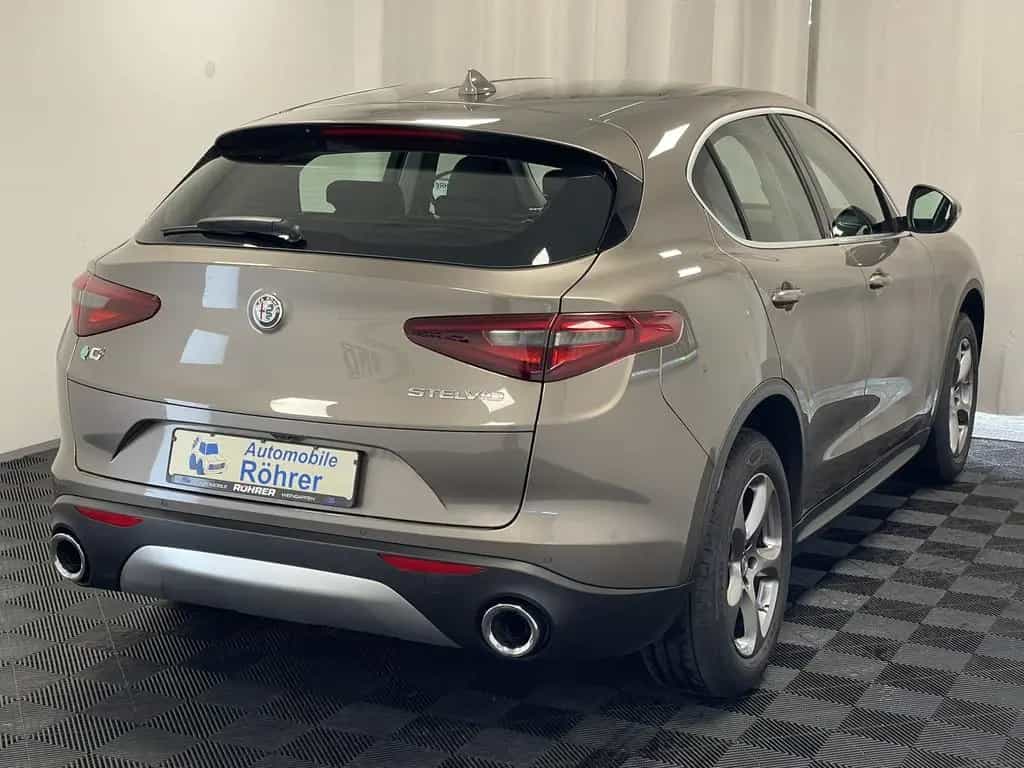Alfa Romeo Stelvio 2.0 Turbo Super Q4 Navi Kamera Xenon H&K 03/2018-photo-7