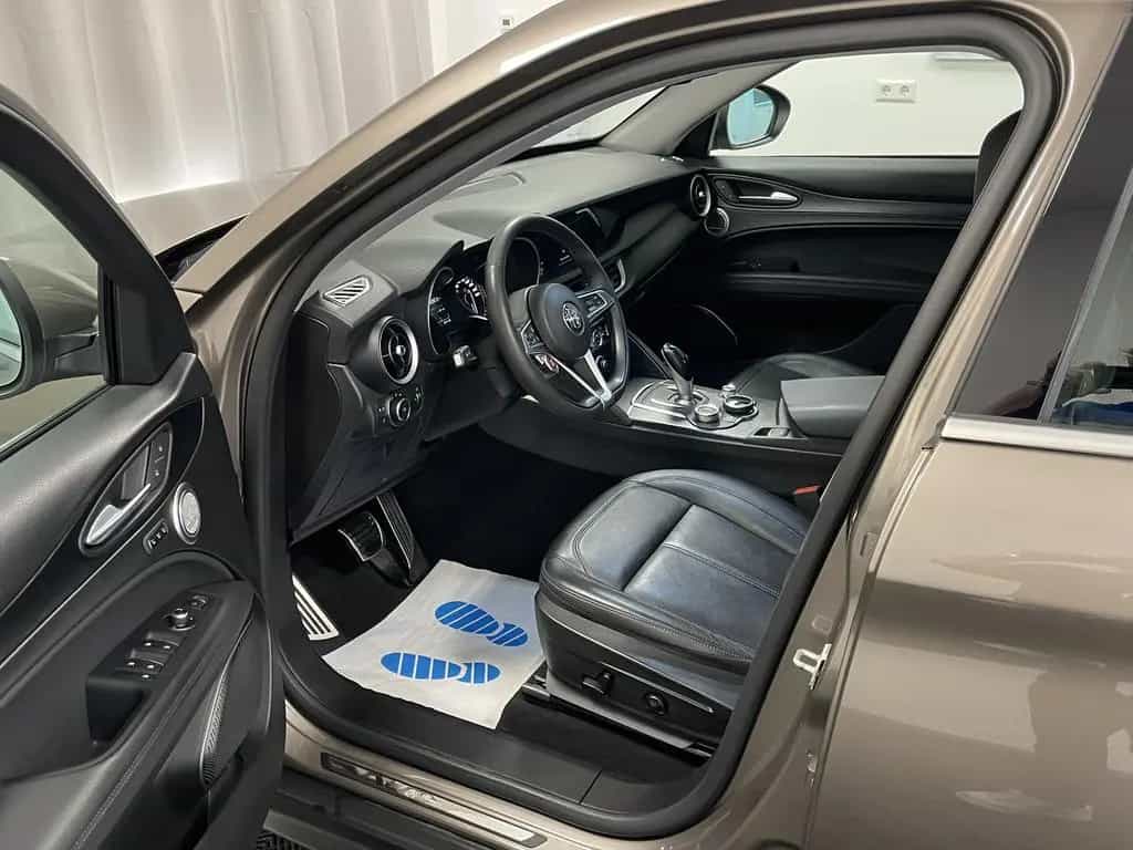 Alfa Romeo Stelvio 2.0 Turbo Super Q4 Navi Kamera Xenon H&K 03/2018-photo-8