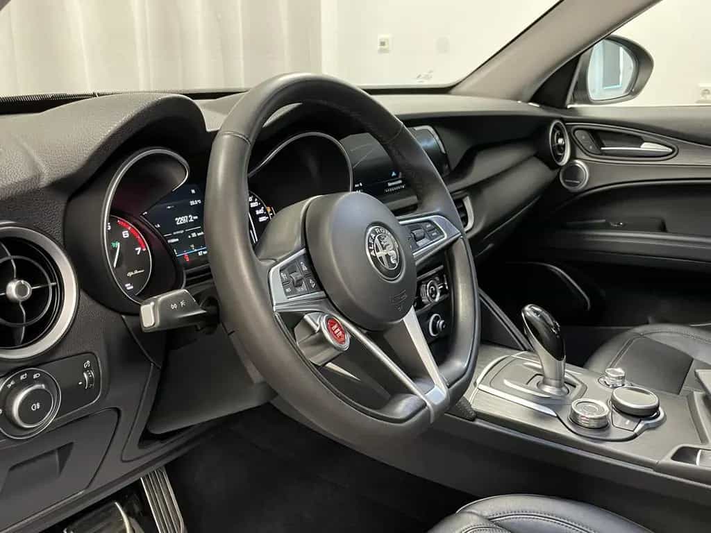 Alfa Romeo Stelvio 2.0 Turbo Super Q4 Navi Kamera Xenon H&K 03/2018-photo-9