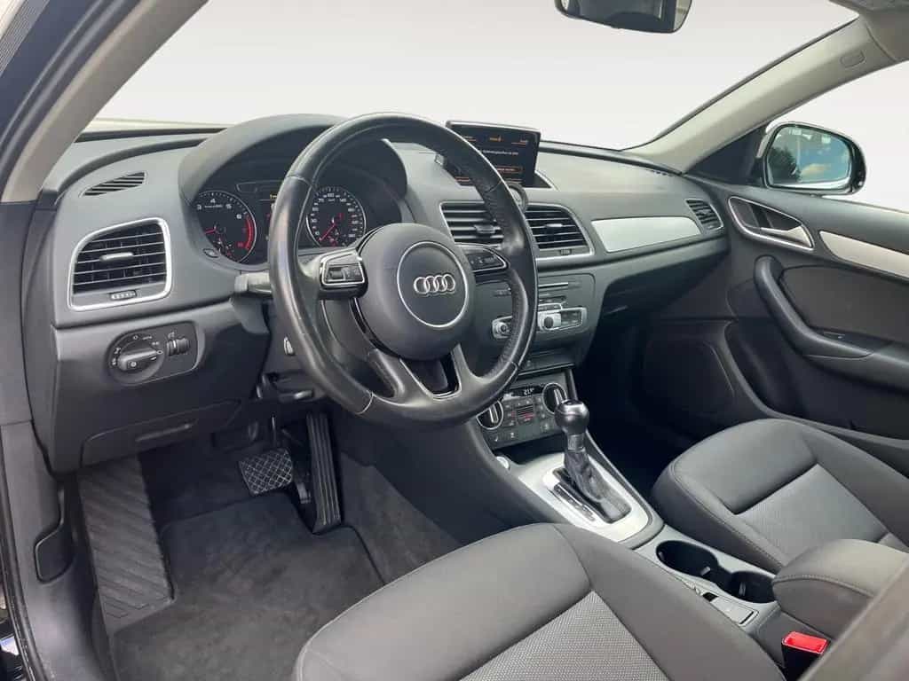 Audi Q3 1.4 TFSI XENON*NAVI*PDC*AHK*SZHG 04/2017-photo-4