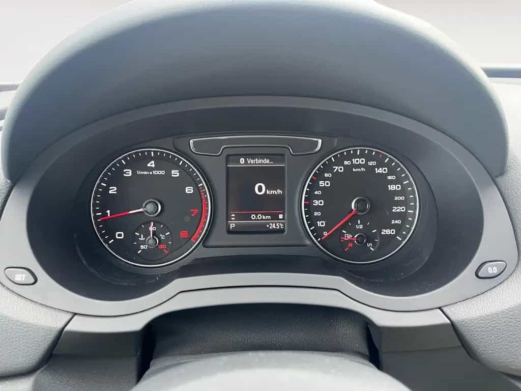 Audi Q3 1.4 TFSI XENON*NAVI*PDC*AHK*SZHG 04/2017-photo-8