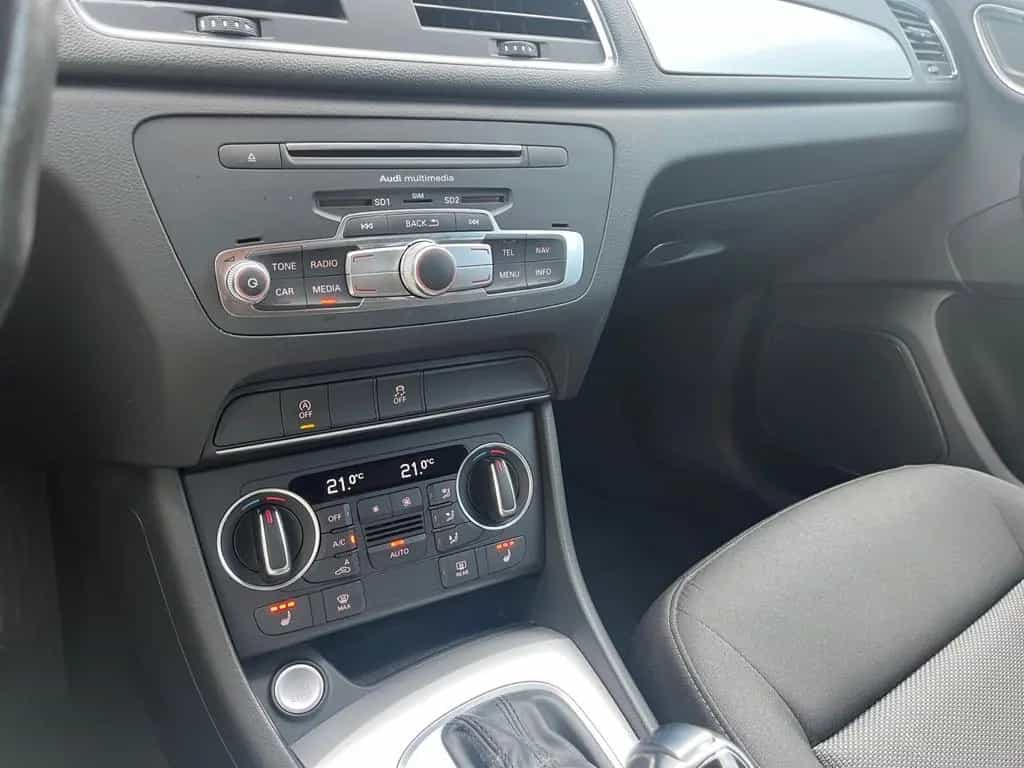 Audi Q3 1.4 TFSI XENON*NAVI*PDC*AHK*SZHG 04/2017-photo-9