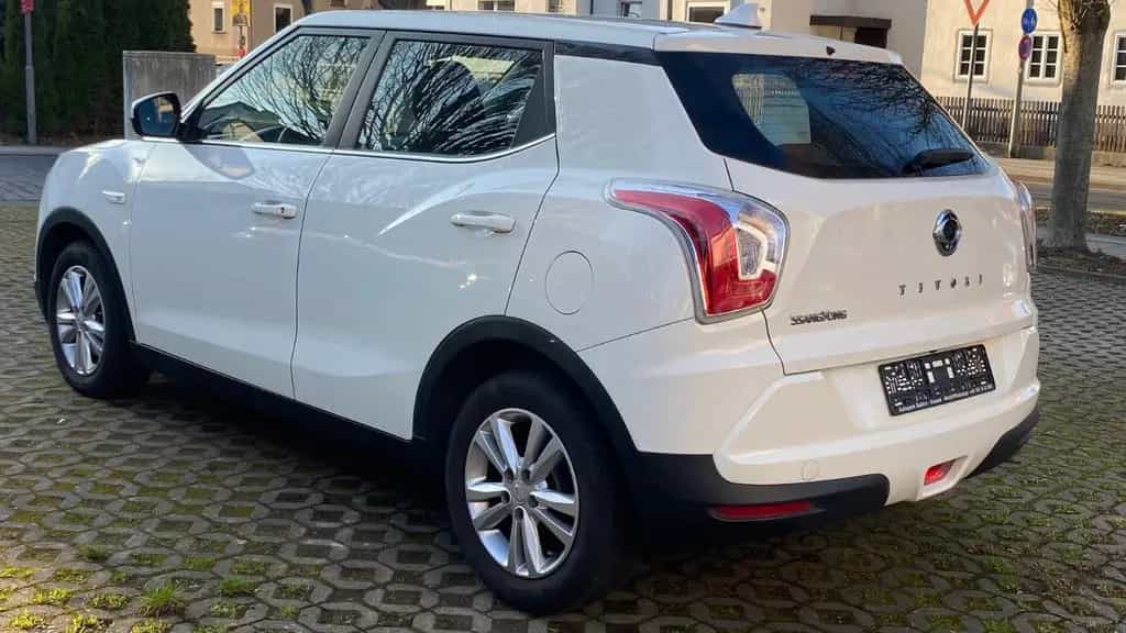Ssangyong Tivoli 1.6 e-XGi 160 SAPPHIRE 2WD 02/2017-photo-2