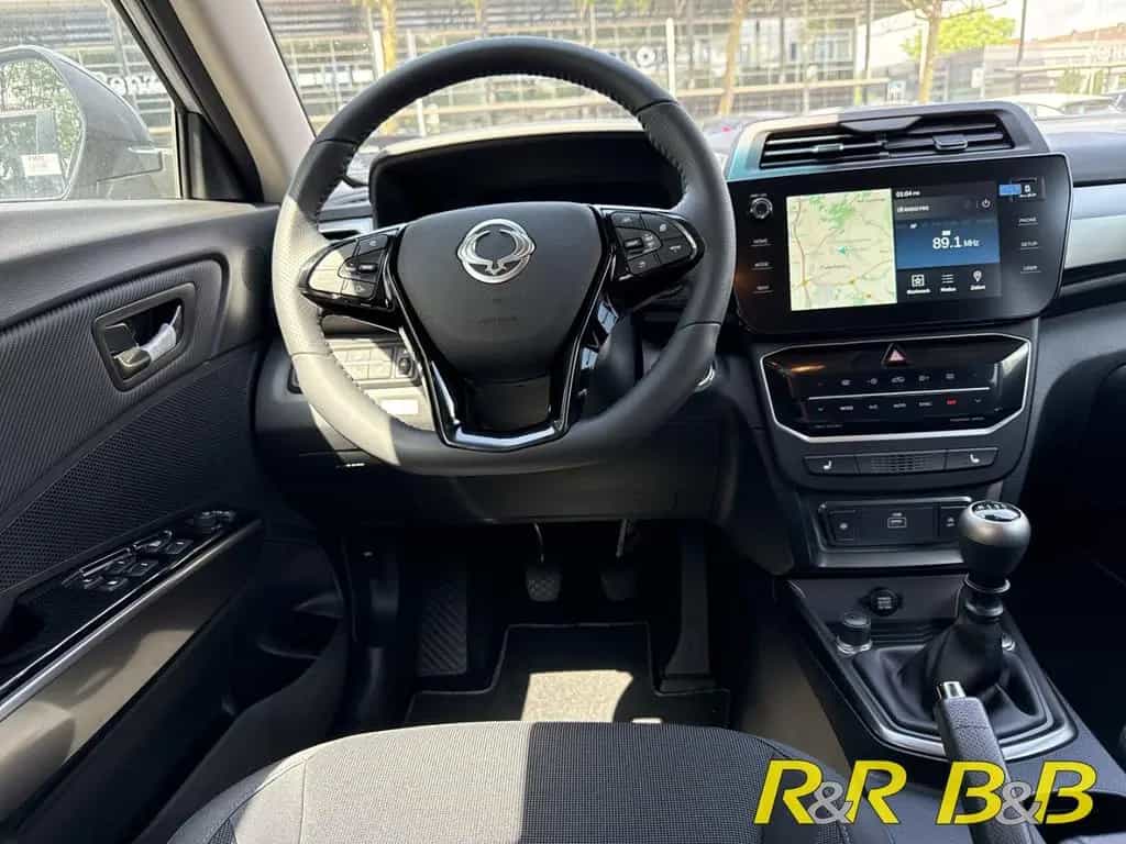 KGM Tivoli Black 1.5 GDI NAVI+CARPLAY+KAMERA+SHZ+LHZ 07/2025-photo-5