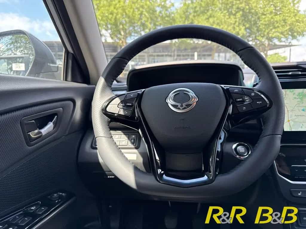 KGM Tivoli Black 1.5 GDI NAVI+CARPLAY+KAMERA+SHZ+LHZ 07/2025-photo-6