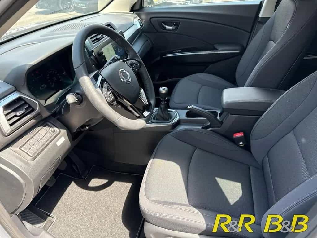 KGM Tivoli Black 1.5 GDI NAVI+CARPLAY+KAMERA+SHZ+LHZ 07/2025-photo-8