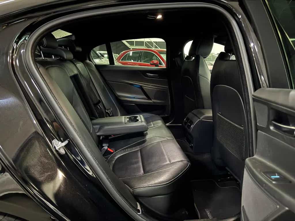Jaguar XE 2.0 d 8GT LANDMARK R-SPORT BLACK EDITION VOLL 01/2019-photo-13