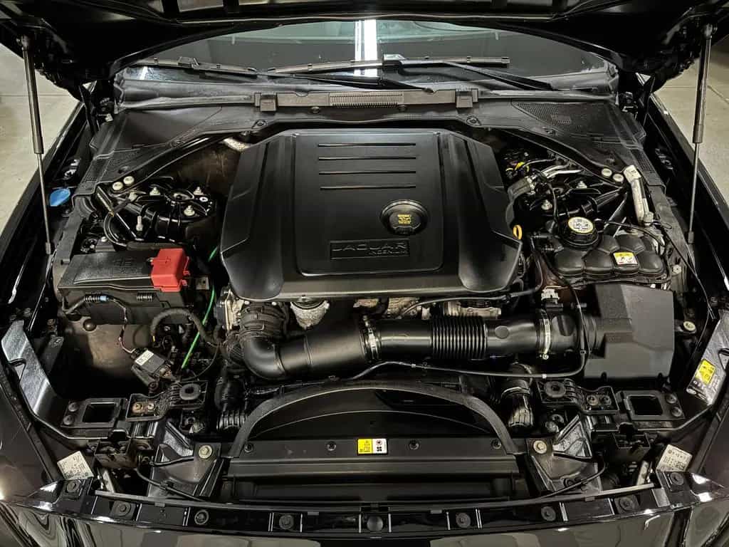 Jaguar XE 2.0 d 8GT LANDMARK R-SPORT BLACK EDITION VOLL 01/2019-photo-19