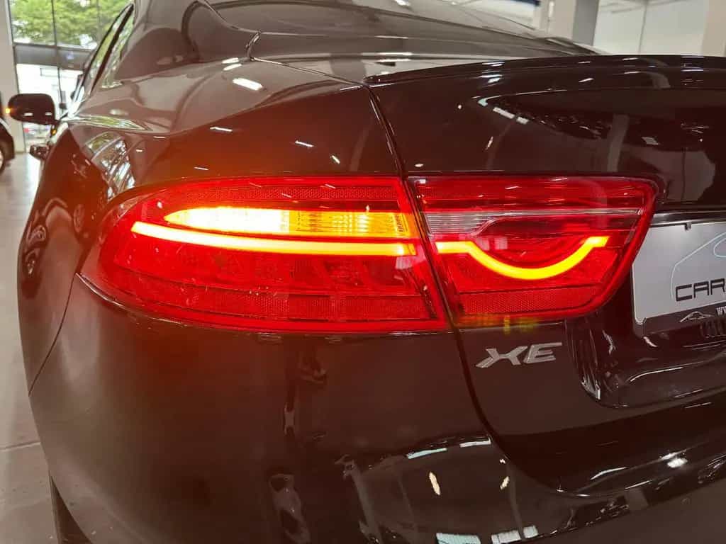 Jaguar XE 2.0 d 8GT LANDMARK R-SPORT BLACK EDITION VOLL 01/2019-photo-23