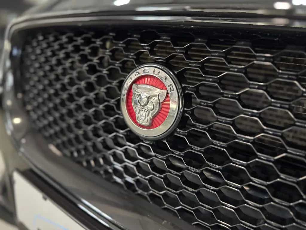 Jaguar XE 2.0 d 8GT LANDMARK R-SPORT BLACK EDITION VOLL 01/2019-photo-24