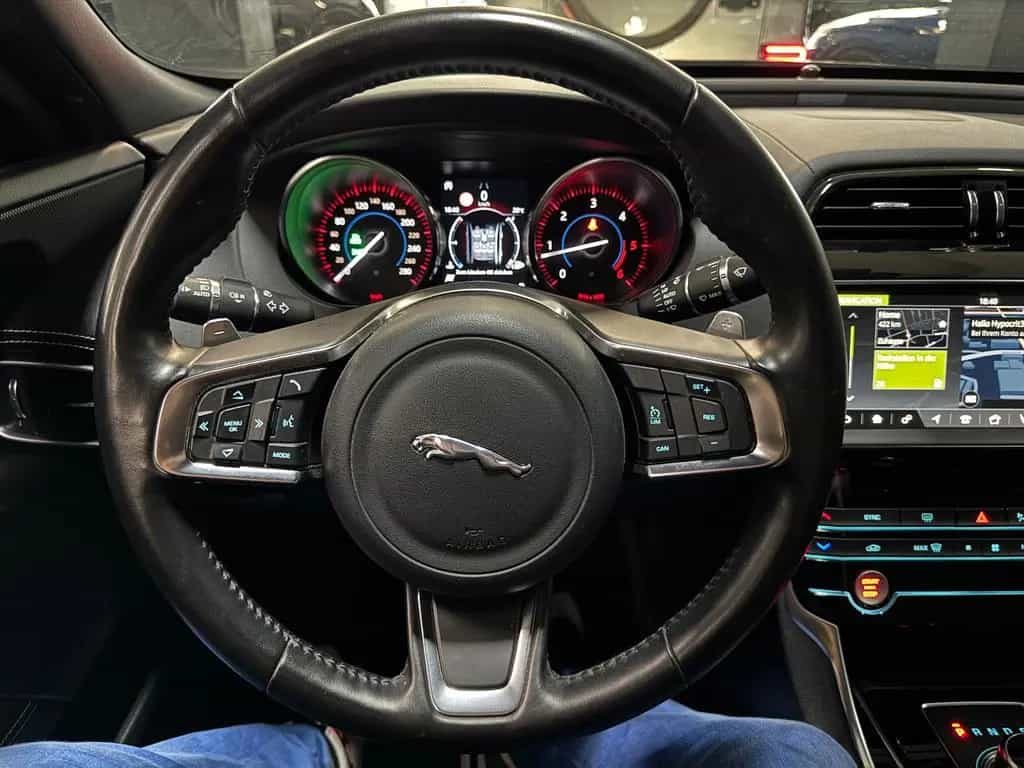 Jaguar XE 2.0 d 8GT LANDMARK R-SPORT BLACK EDITION VOLL 01/2019-photo-29