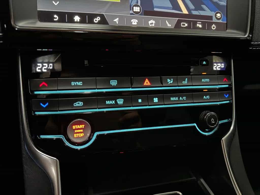 Jaguar XE 2.0 d 8GT LANDMARK R-SPORT BLACK EDITION VOLL 01/2019-photo-33