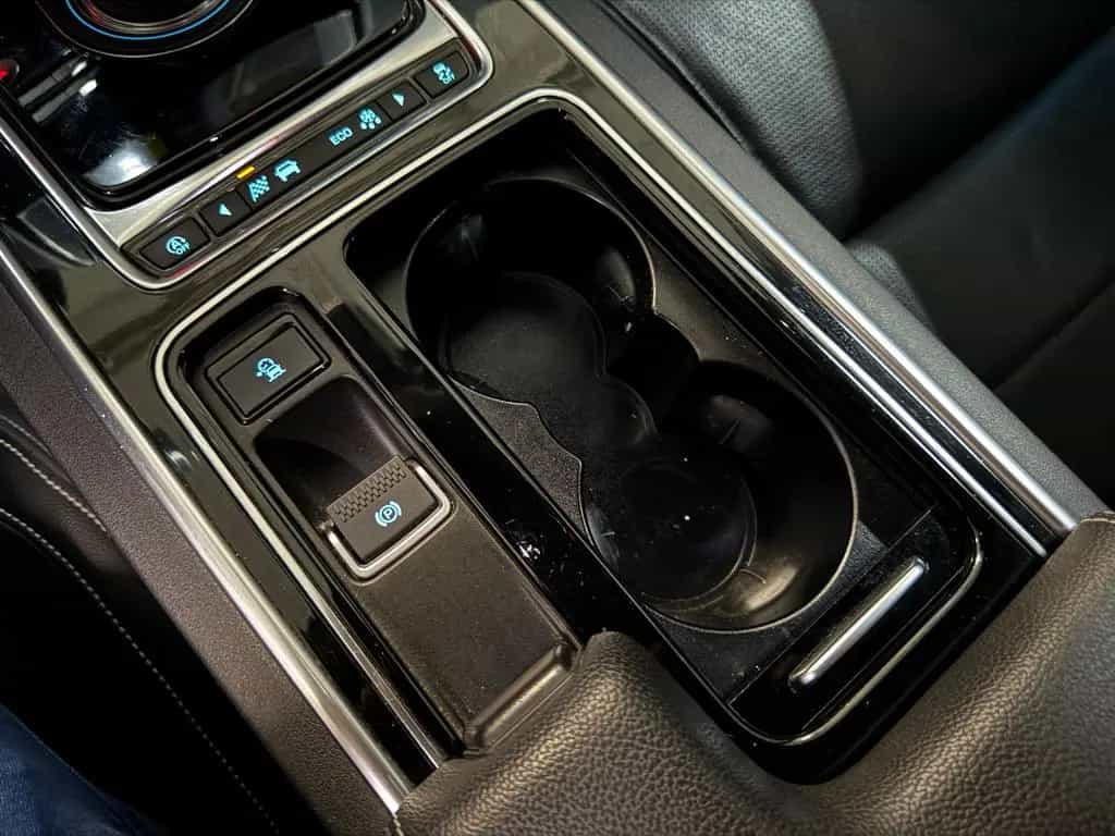 Jaguar XE 2.0 d 8GT LANDMARK R-SPORT BLACK EDITION VOLL 01/2019-photo-35
