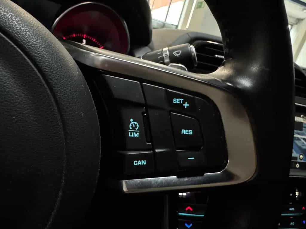 Jaguar XE 2.0 d 8GT LANDMARK R-SPORT BLACK EDITION VOLL 01/2019-photo-46