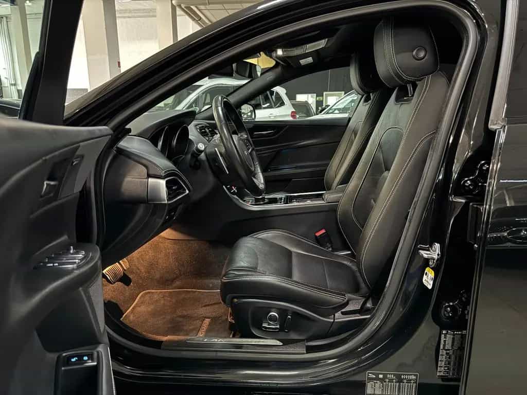 Jaguar XE 2.0 d 8GT LANDMARK R-SPORT BLACK EDITION VOLL 01/2019-photo-8