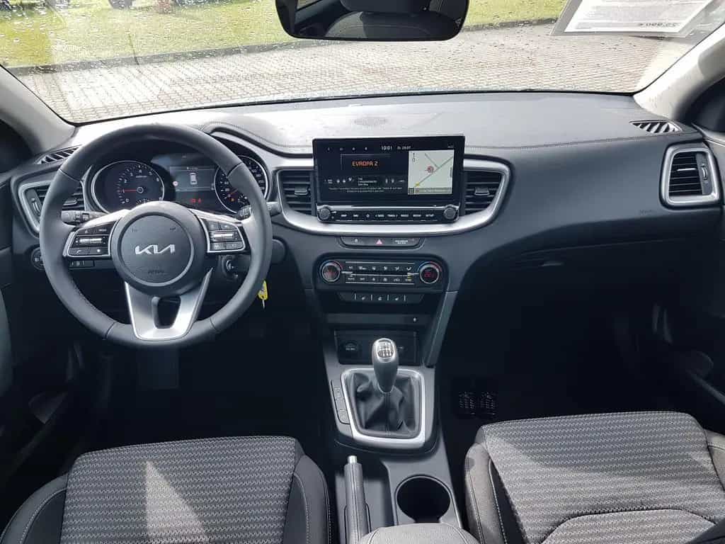 Kia Ceed SW 1.5 T-GDI NAVI CONNECT KLIMAAUT LED 06/2025-photo-11