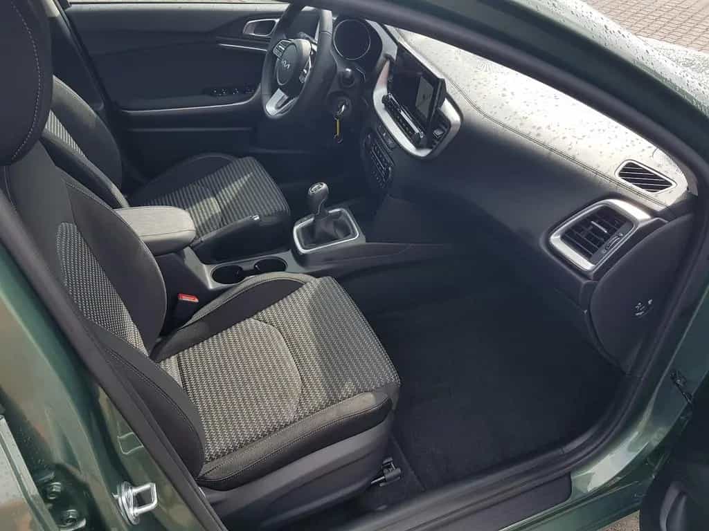 Kia Ceed SW 1.5 T-GDI NAVI CONNECT KLIMAAUT LED 06/2025-photo-12