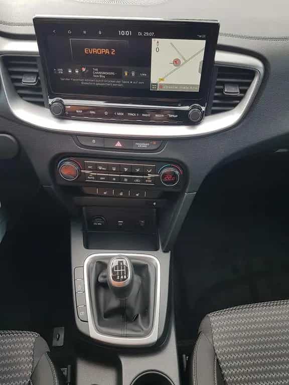 Kia Ceed SW 1.5 T-GDI NAVI CONNECT KLIMAAUT LED 06/2025-photo-13