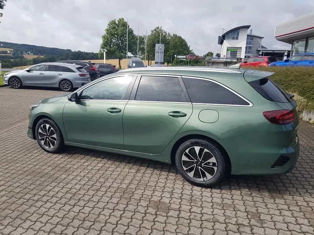 Kia Ceed SW 1.5 T-GDI NAVI CONNECT KLIMAAUT LED 06/2025-photo-6