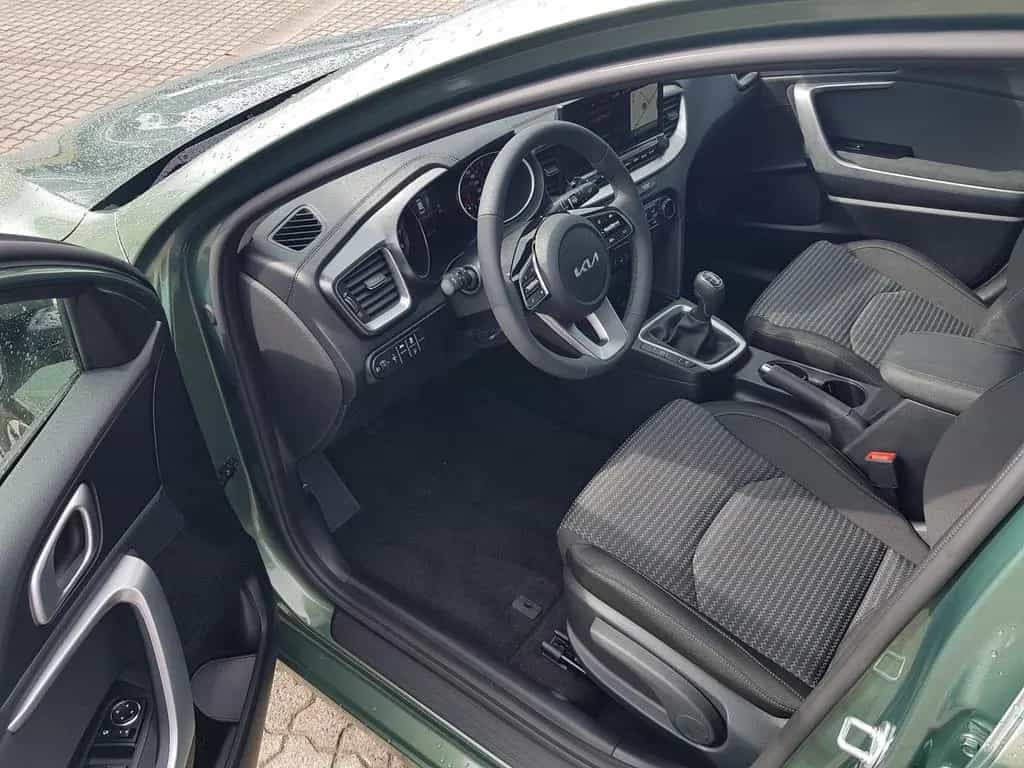 Kia Ceed SW 1.5 T-GDI NAVI CONNECT KLIMAAUT LED 06/2025-photo-7