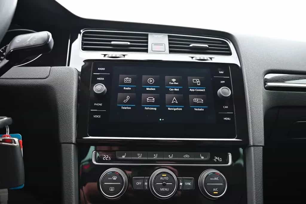 Volkswagen Golf VII Lim. Highline/R-Line/AHK/LED/Alcantara 04/2018-photo-17