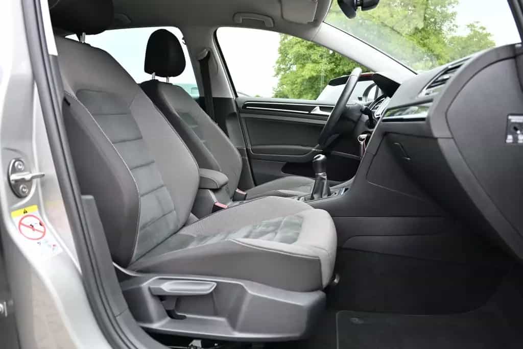 Volkswagen Golf VII Lim. Highline/R-Line/AHK/LED/Alcantara 04/2018-photo-7