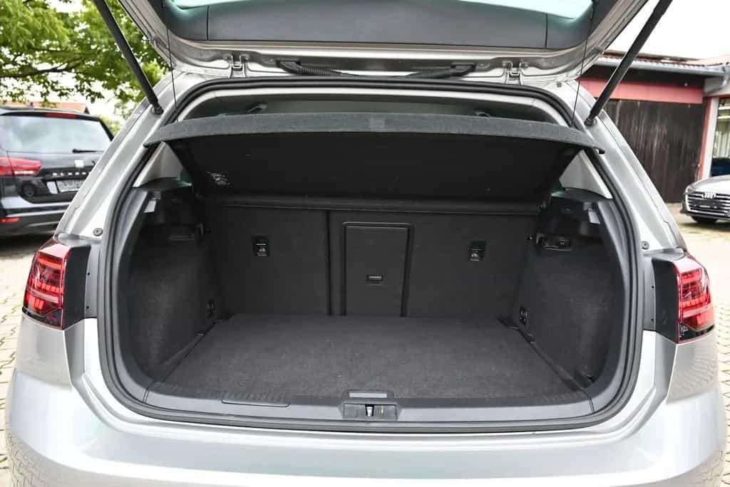 Volkswagen Golf VII Lim. Highline/R-Line/AHK/LED/Alcantara 04/2018-photo-9
