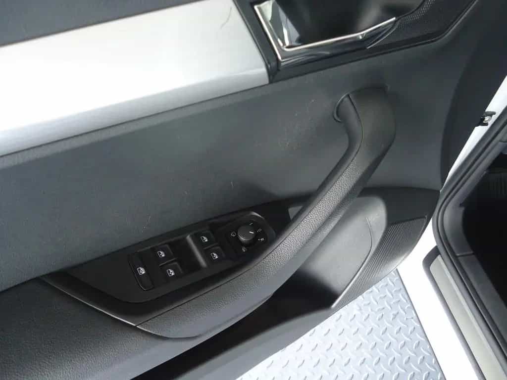 Skoda Karoq 1,5 TSI Ambition Plus AHK,SHZ,LED,ALU,NAV 01/2020-photo-16