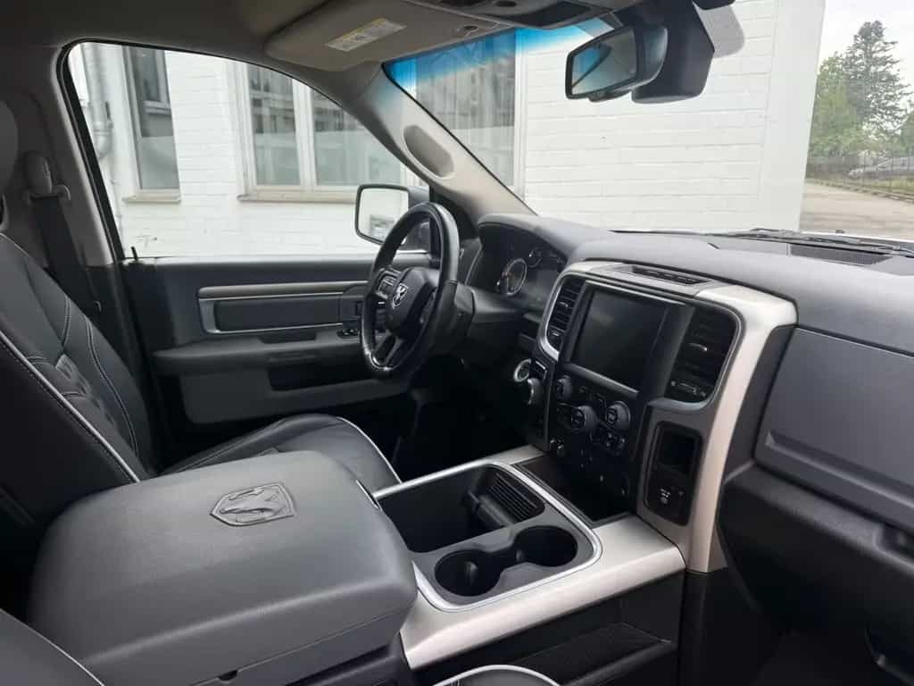 Dodge RAM 4x4 ,5.7 Hemi,Quad CAB, 04/2019-photo-10