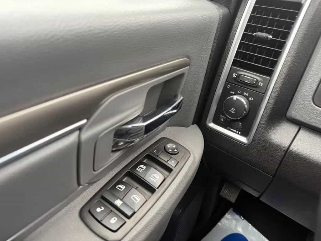 Dodge RAM 4x4 ,5.7 Hemi,Quad CAB, 04/2019-photo-15