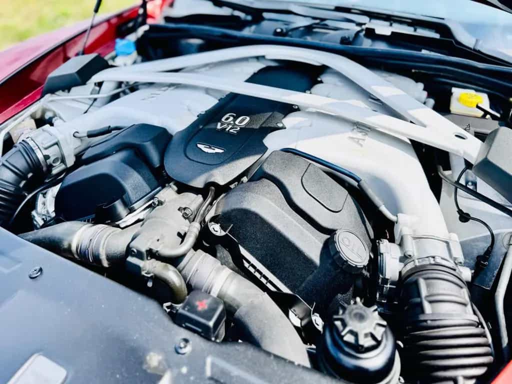 Aston Martin Vanquish ASTON MARTIN V12 Vanquish Q one of one 10/2013-photo-11