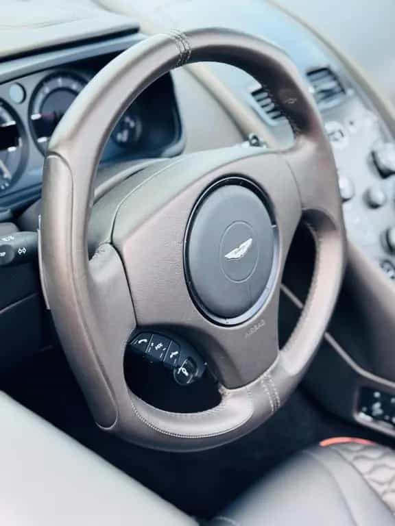 Aston Martin Vanquish ASTON MARTIN V12 Vanquish Q one of one 10/2013-photo-7