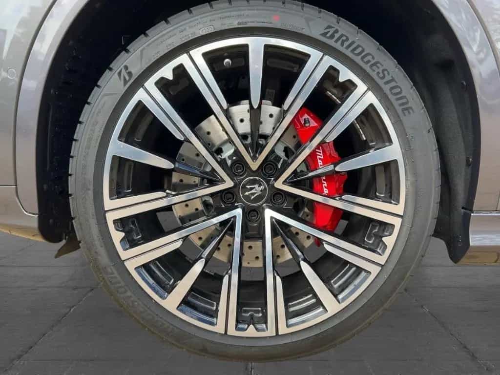 Maserati Grecale Trofeo V6 530PS AWD -Carbon -Klima Pkt. 03/2025-photo-5