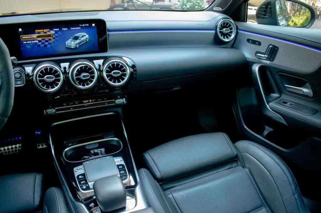Mercedes-Benz A-Class 35 AMG Performance-Sitz AERO Pack ACSitz Pano 08/2019-photo-20