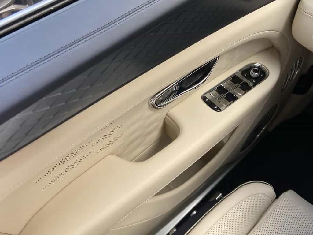 Bentley Bentayga Atelier Edition MY25 07/2025-photo-11