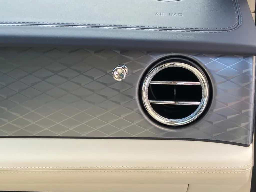 Bentley Bentayga Atelier Edition MY25 07/2025-photo-17