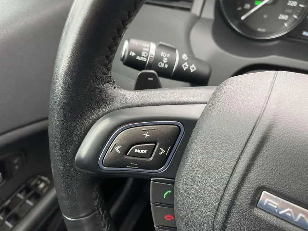 Land Rover Range Rover Rover Evoque SE AUT 4x4 XENON PANO NAVI 01/2019-photo-29