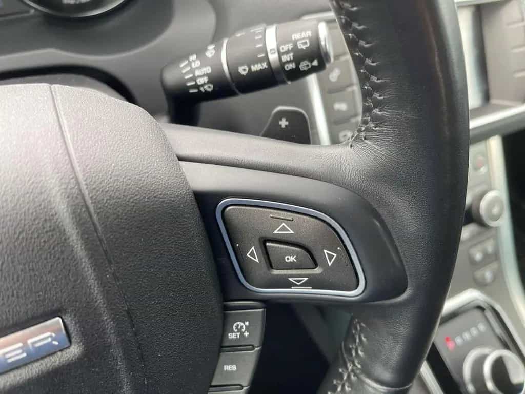 Land Rover Range Rover Rover Evoque SE AUT 4x4 XENON PANO NAVI 01/2019-photo-30