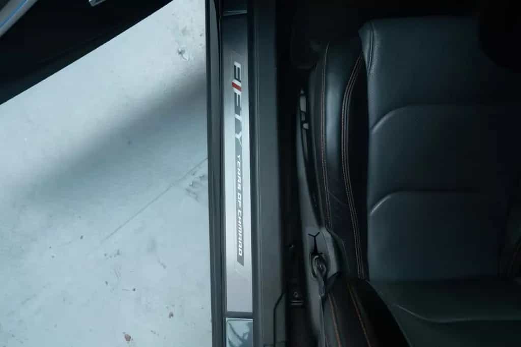 Chevrolet Camaro 6.2 V8 AT 50th Anniversary Edition 05/2017-photo-19