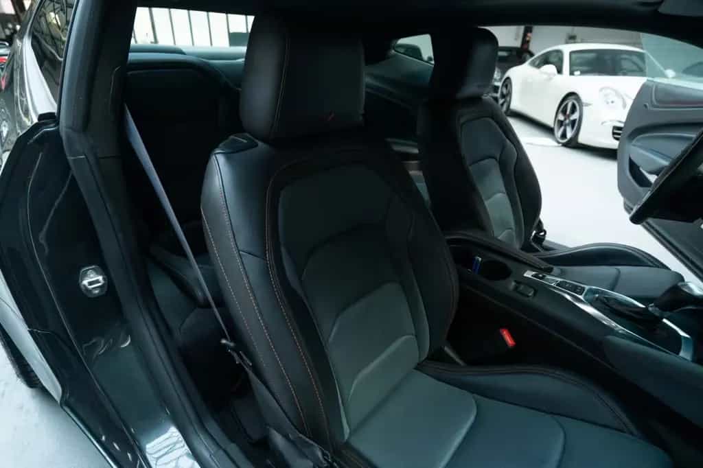 Chevrolet Camaro 6.2 V8 AT 50th Anniversary Edition 05/2017-photo-21