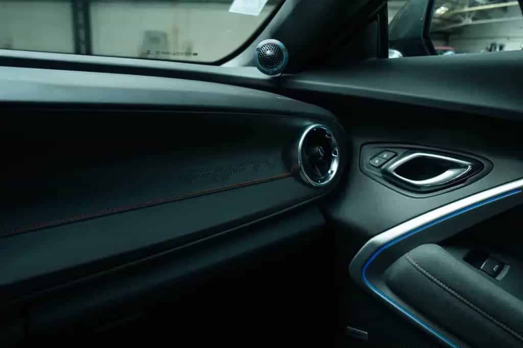 Chevrolet Camaro 6.2 V8 AT 50th Anniversary Edition 05/2017-photo-26