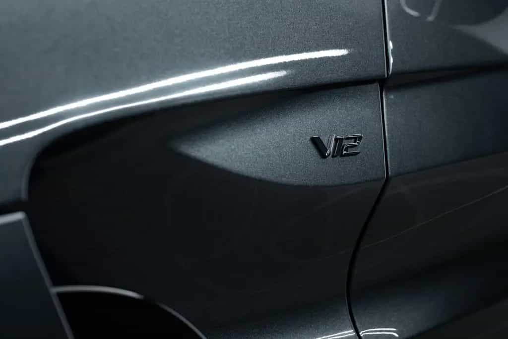 Aston Martin V12 Vantage Roadster TOP GEPFLEGT/CARBON SEAT 02/2023-photo-14