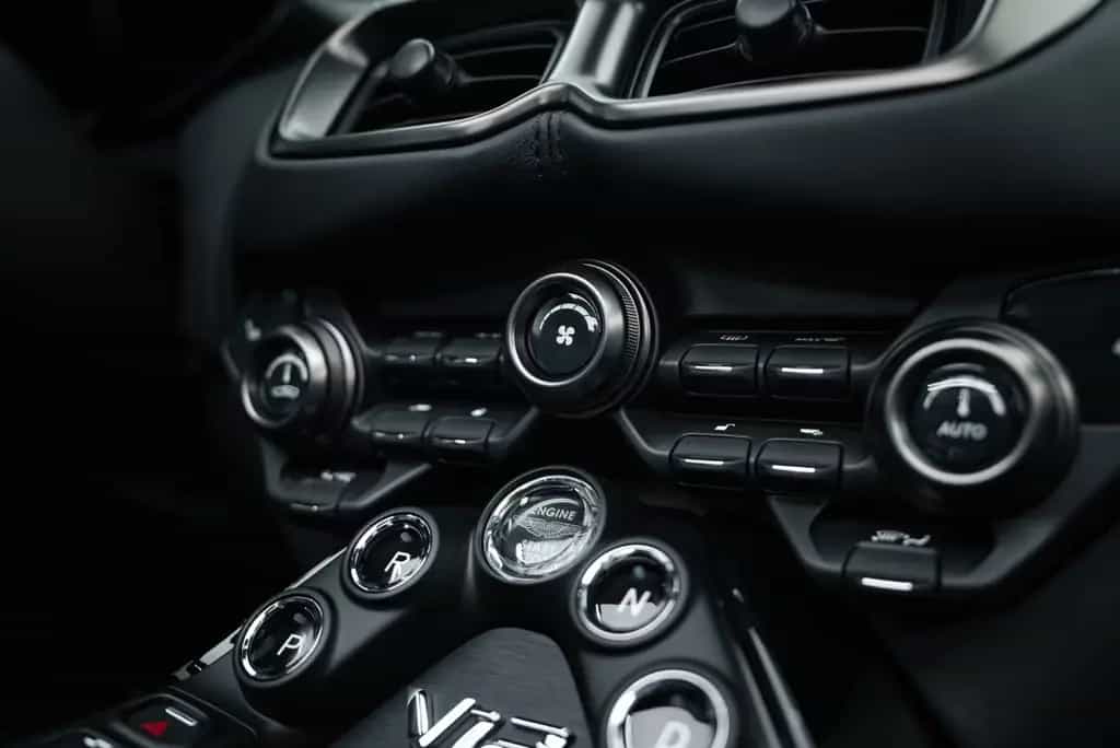 Aston Martin V12 Vantage Roadster TOP GEPFLEGT/CARBON SEAT 02/2023-photo-15