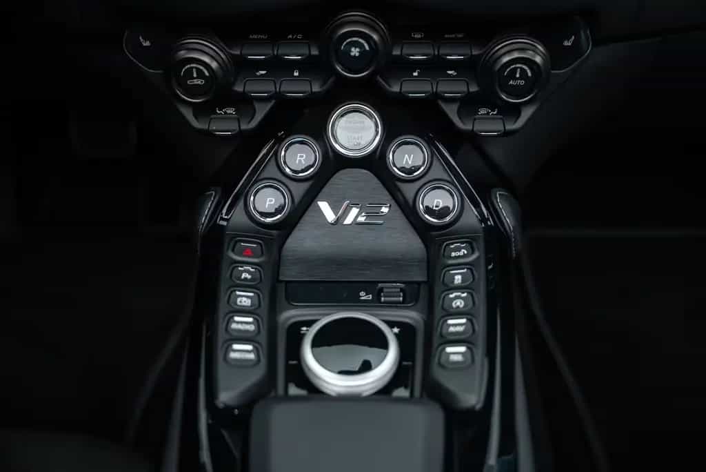 Aston Martin V12 Vantage Roadster TOP GEPFLEGT/CARBON SEAT 02/2023-photo-16