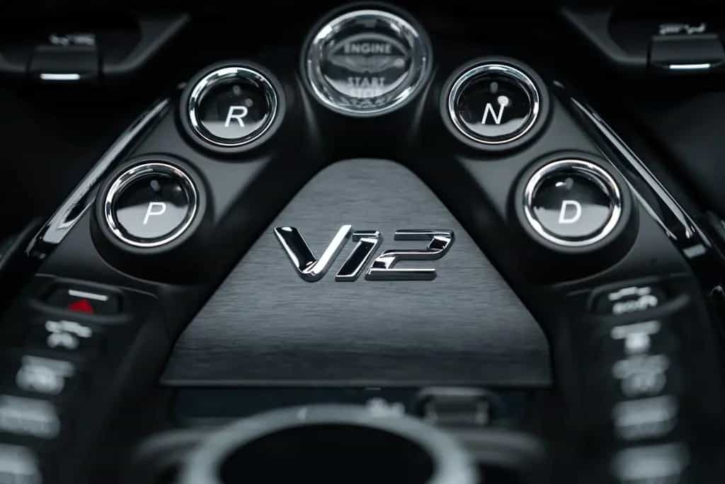 Aston Martin V12 Vantage Roadster TOP GEPFLEGT/CARBON SEAT 02/2023-photo-17